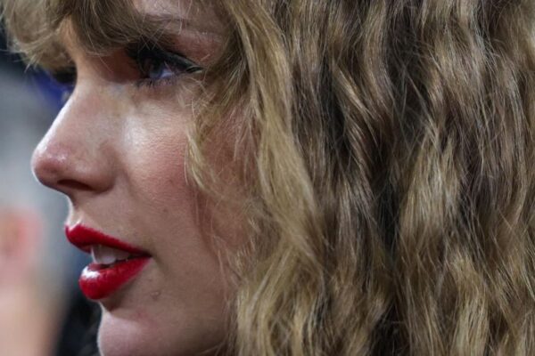 Texto alternativo: Bloqueo de Taylor Swift en Twitter por deepfakes.