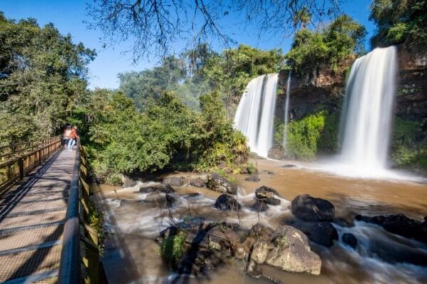 Nombre alternativo: "Casamiento Turistas 25/01/24" - Primer casamiento extranjero en Misiones.