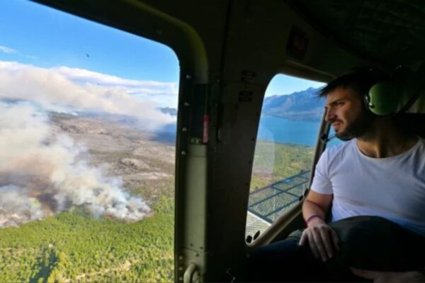 Texto alternativo: Gob. Chubut atribuye incendios a RAM, citando motivos intencionales en Parque Los Alerces.