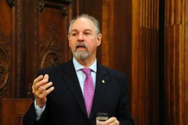 "Representante permanente argentino Ricardo Lagorio en la ONU."