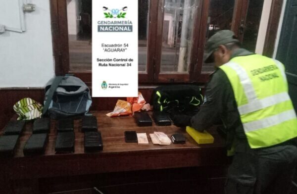 "Operativo antidrogas en Salta: confiscación de 17 kilos de cocaína por Gendarmería Nacional."