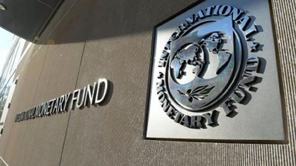 Aprobación FMI: Argentina levanta cepo; advierte contexto complejo.