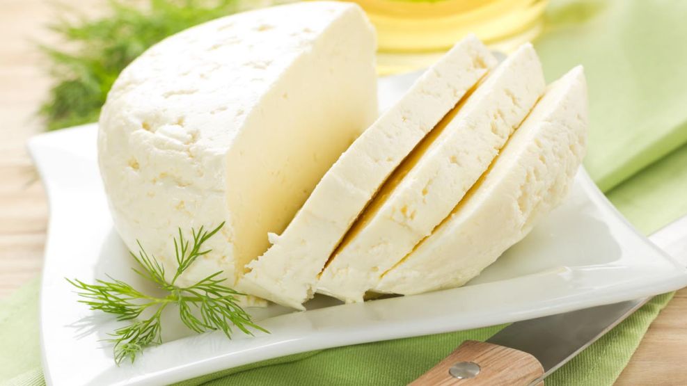 Prohibición de queso cremoso y hilos tensores por ANMAT.