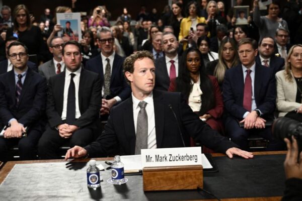 Audiencia senadores: Zuckerberg y directivos, críticas por protección a menores.