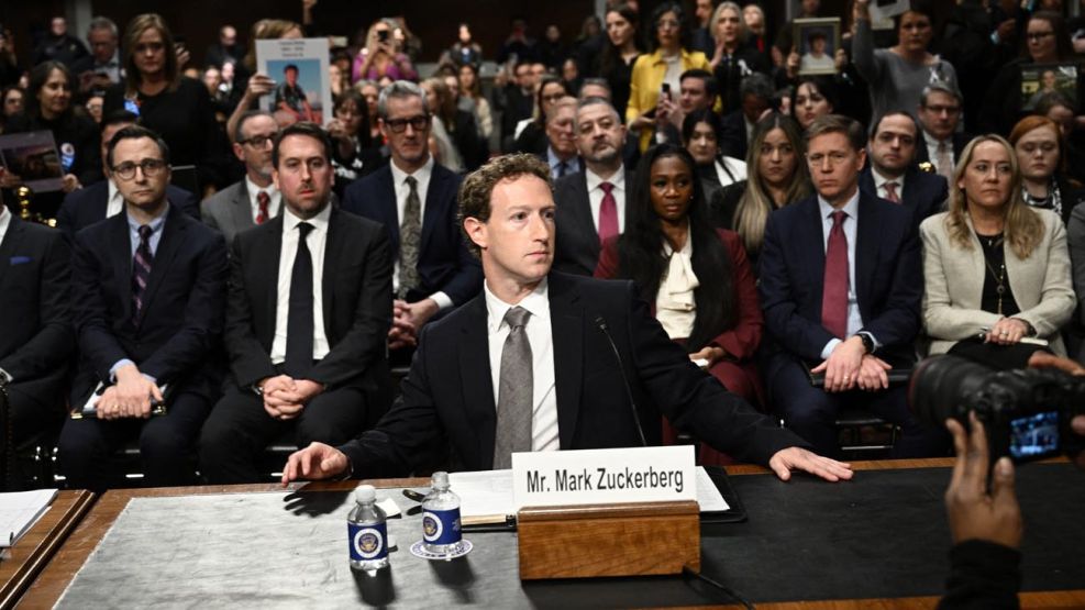 Audiencia senadores: Zuckerberg y directivos, críticas por protección a menores.